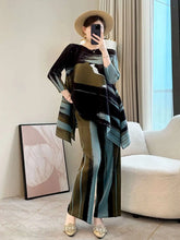 Elegant Pleated Pant Set: Designer Two-Piece for Formal Events